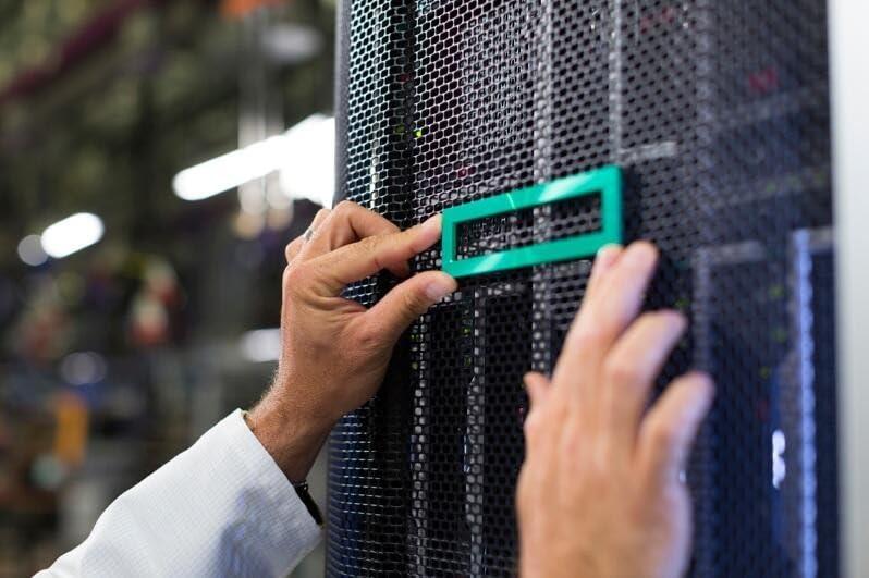 HPE MR416i-o - Contrôleur de stockage (RAID) - 16 Canal - SATA 6Gb/s / SAS 12Gb/s / PCIe 4.0 (NVMe) - RAID 0, 1, 5, 6, 10, 50, 60 - PCIe 4.0 x8